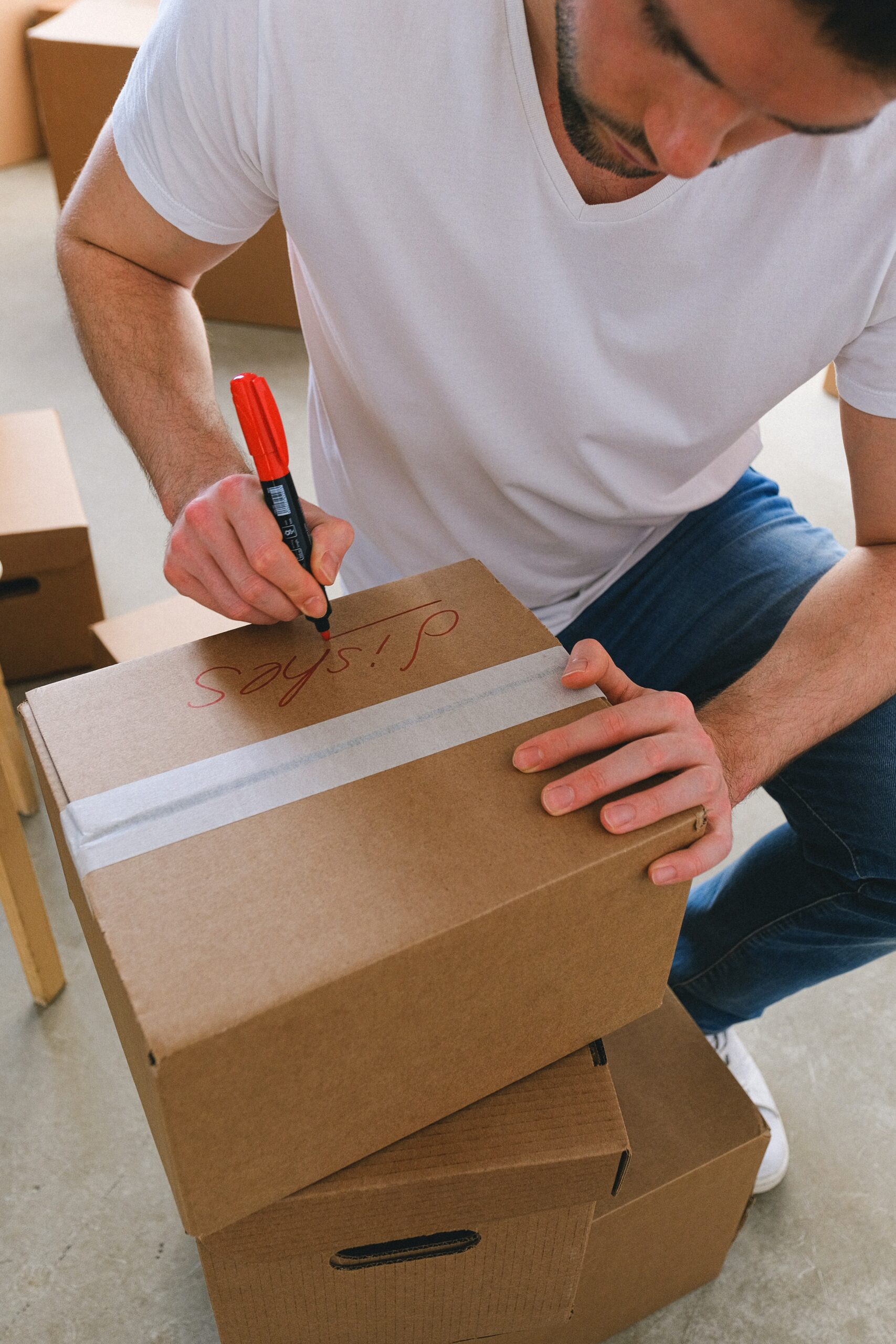 Melbourne to Port Macquarie Interstate Removalists: Customer Organizing and Marking Boxes